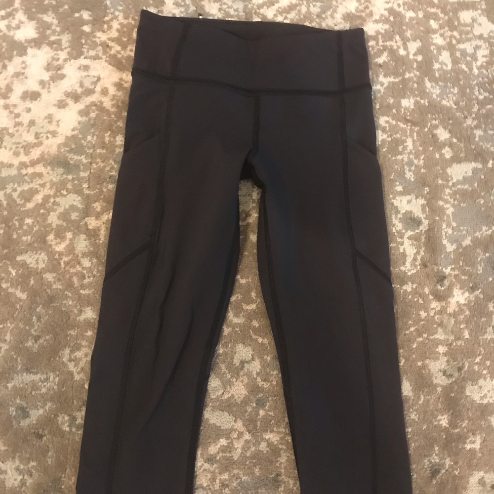 BLACK LULULEMON fast and free crop